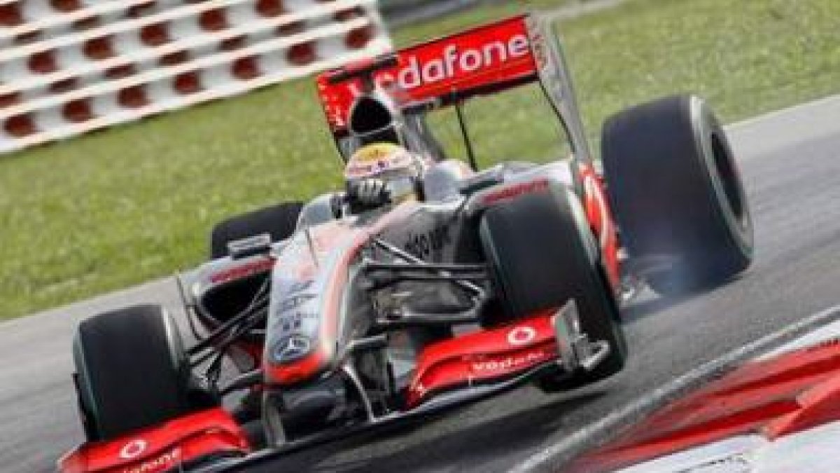 El piloto británico Lewis Hamilton de la escudería McLaren Mercedes