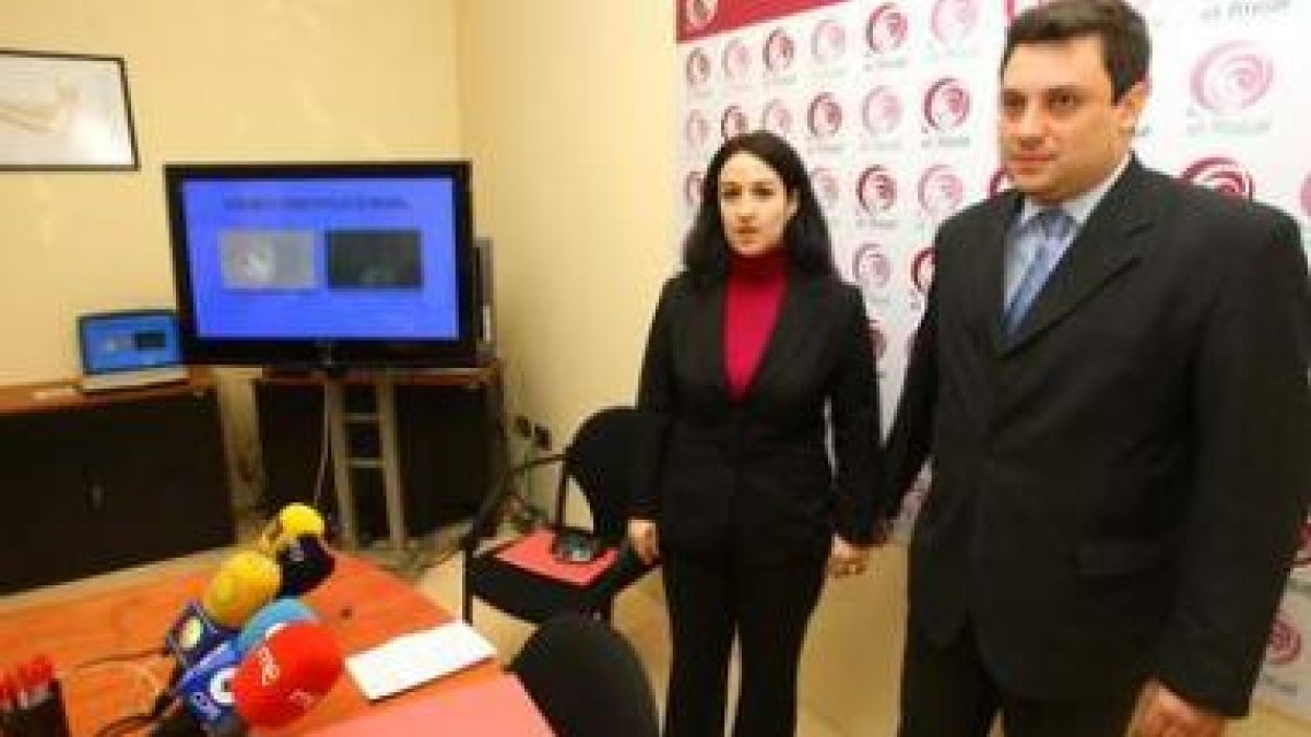 Ana Serrano, directora del centro, y Javier Rodríguez, gerente, durante la rueda de prensa de ayer