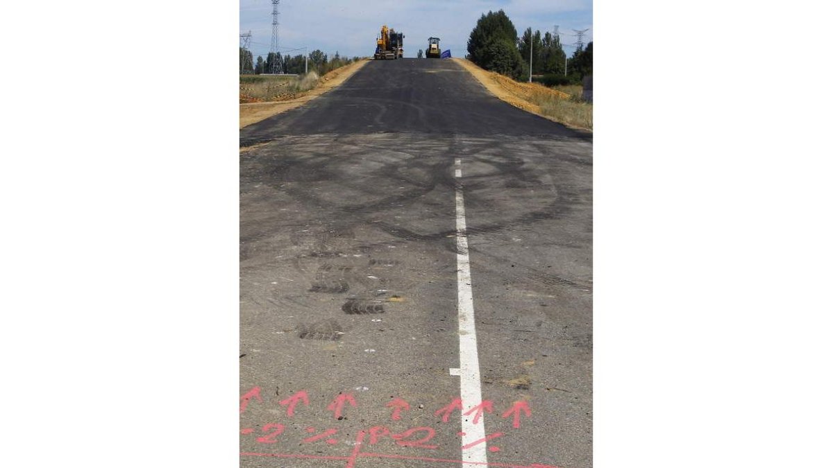 Obras de asfaltado de la A-60, el pasado miércoles.