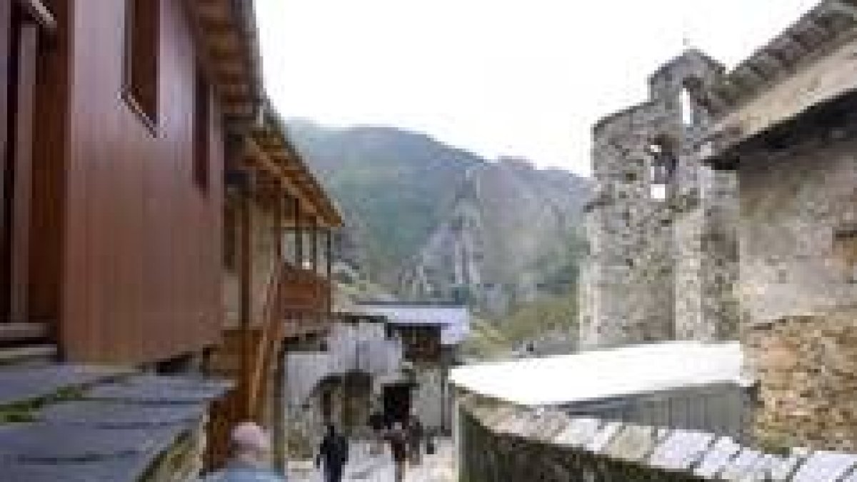 En la imagen Peñalba de Santiago, uno de los atractivos turísticos