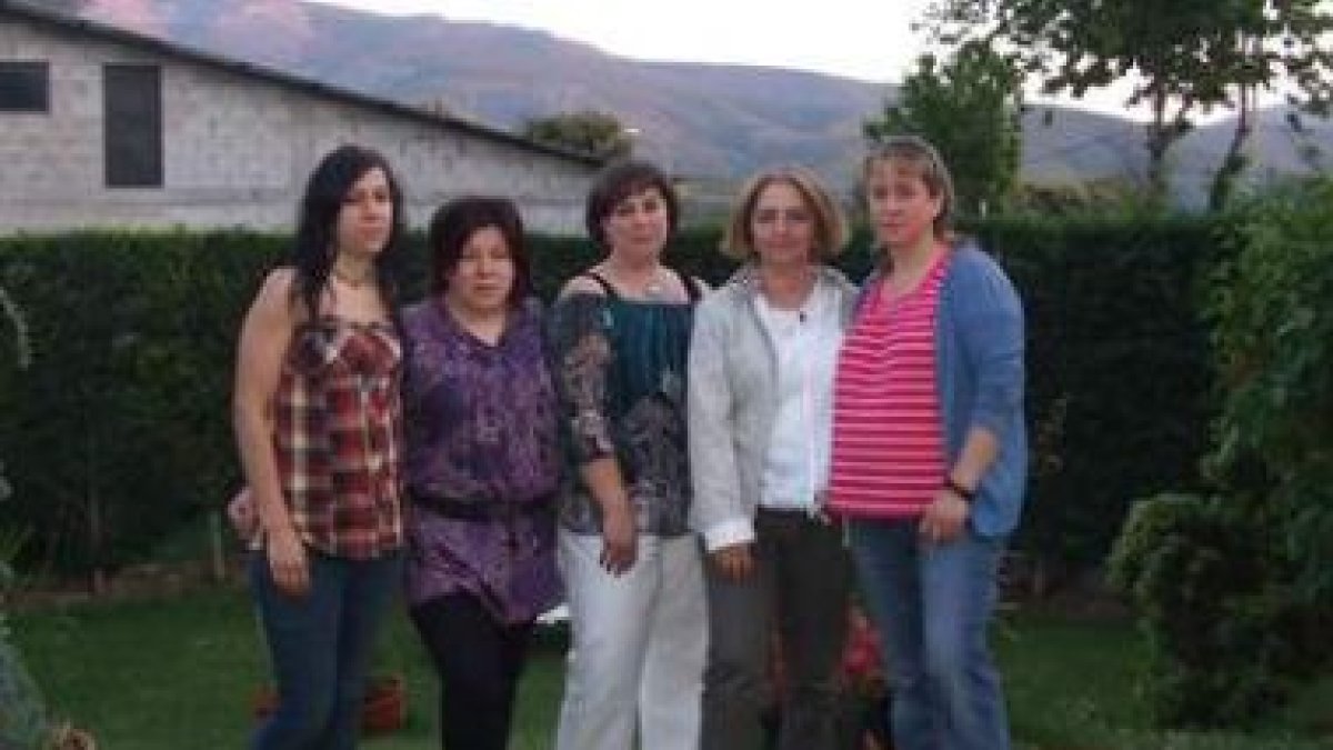 Las cinco primeras de la lista de mujeres que el Mass presenta en Puente de Domingo Flórez.