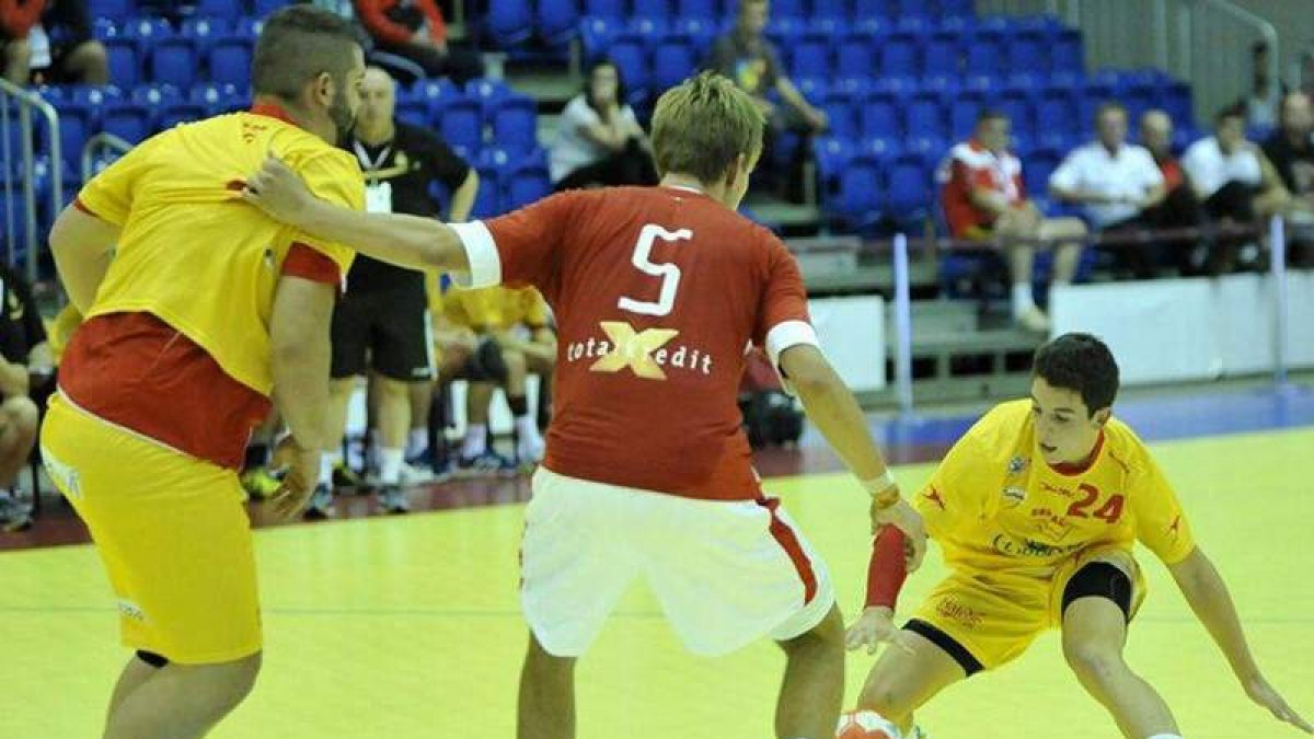 España tuvo muchos problemas para desarmar la defensa rival.