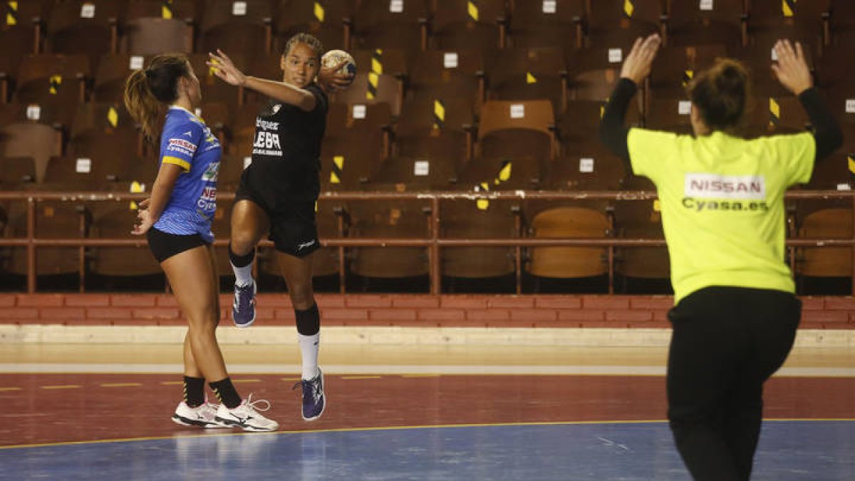 Partido de balonmano Cleba León - Siero. F. Otero Perandones.
