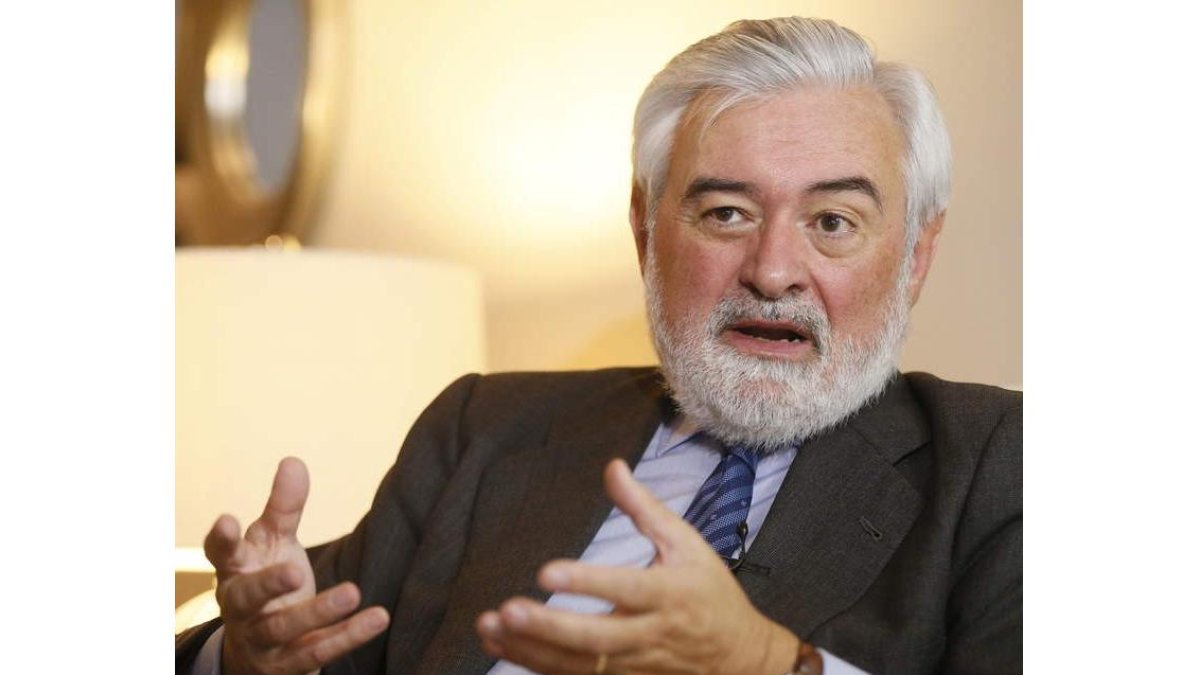El escritor y exdirector de la RAE, el gallego Darío Villanueva