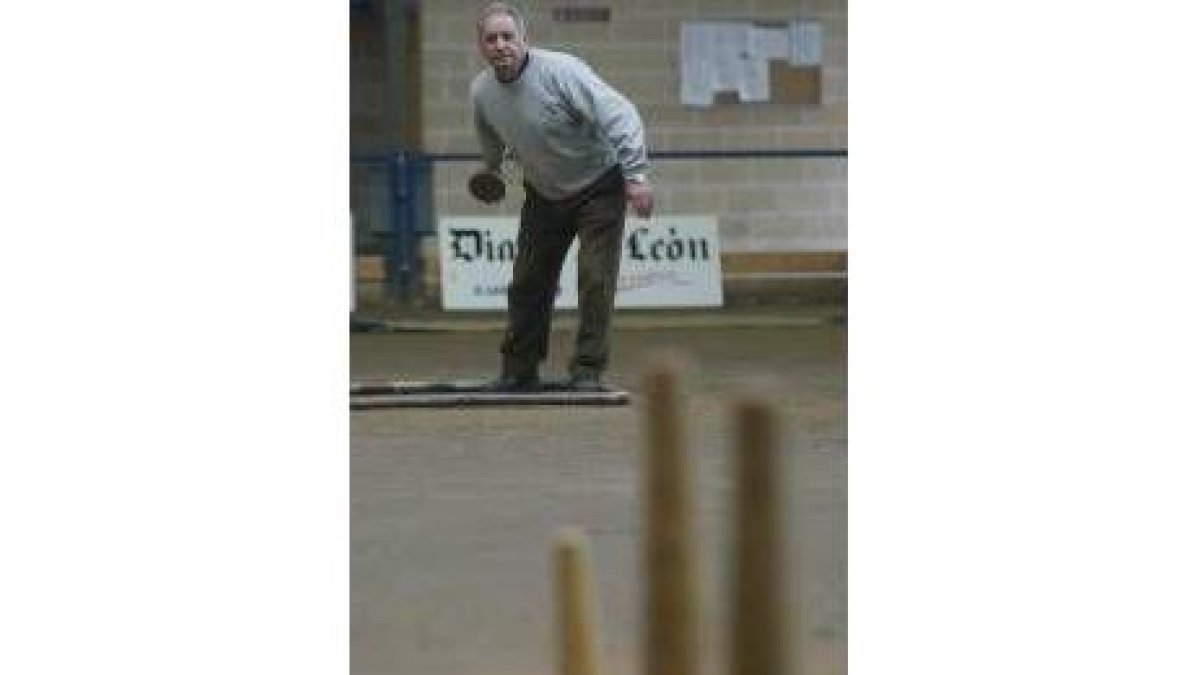 La Bolera del Polígono 10 reunió a los mejores jugadores de bolo leonés