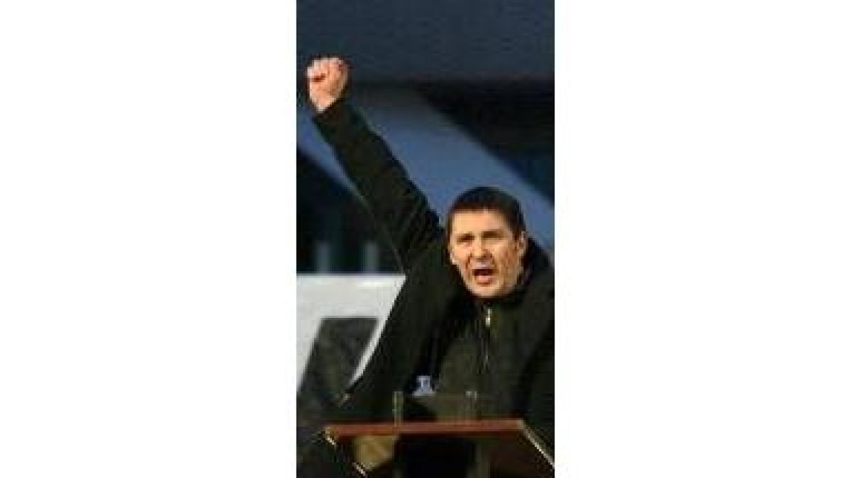 Otegi, desde la tribuna de oradores de Baracaldo