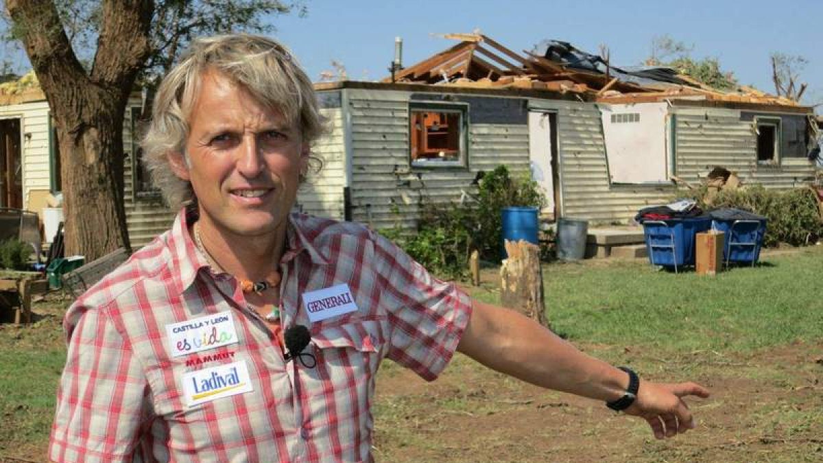 Daños causados por un tornado en una vivienda.