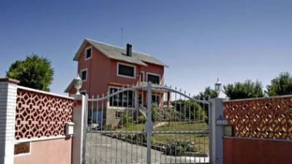 La casa en la que un hombre mató a su hermana discapacitada en Bergondo (La Coruña).