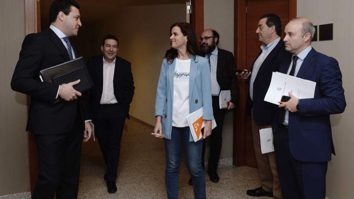 De la Hoz (PP), Santos (UPL) y Ana Carlota Amigo (Cs).