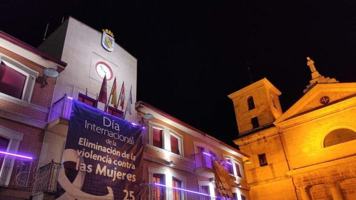 La fachada del Ayuntamiento volverá a lucir esta imagen. DL