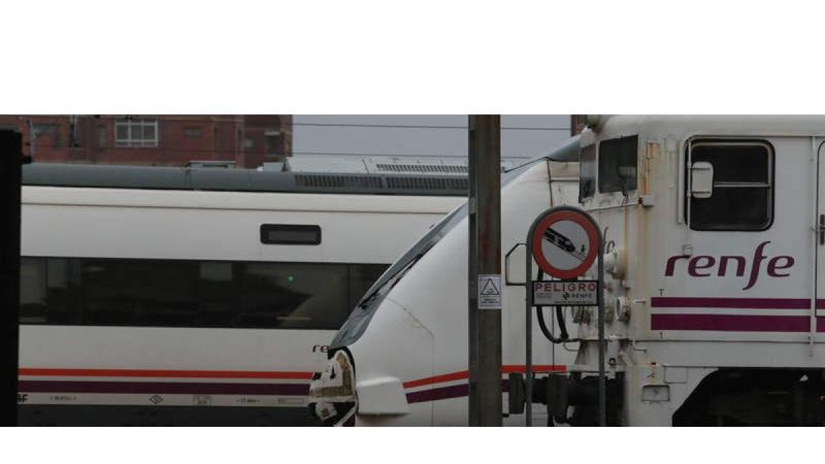 Locomotoras en el taller de la Sal. RAMIRO