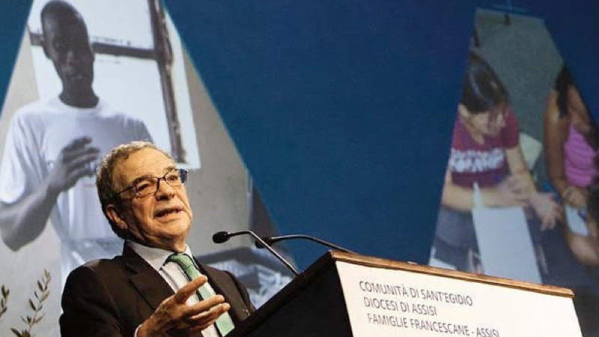 Alierta, ayer durante su intervención en el foro por la paz. MARCO MERLINI