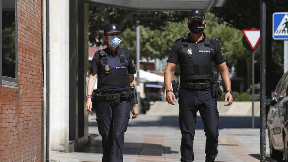 Reportaje con agentes de la Policía Nacional. F. Otero Perandones.