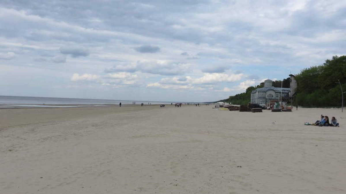 La playa de Majori, de treinta y tres kilómetros, conocida por sus balnearios y barros terapéuticos.