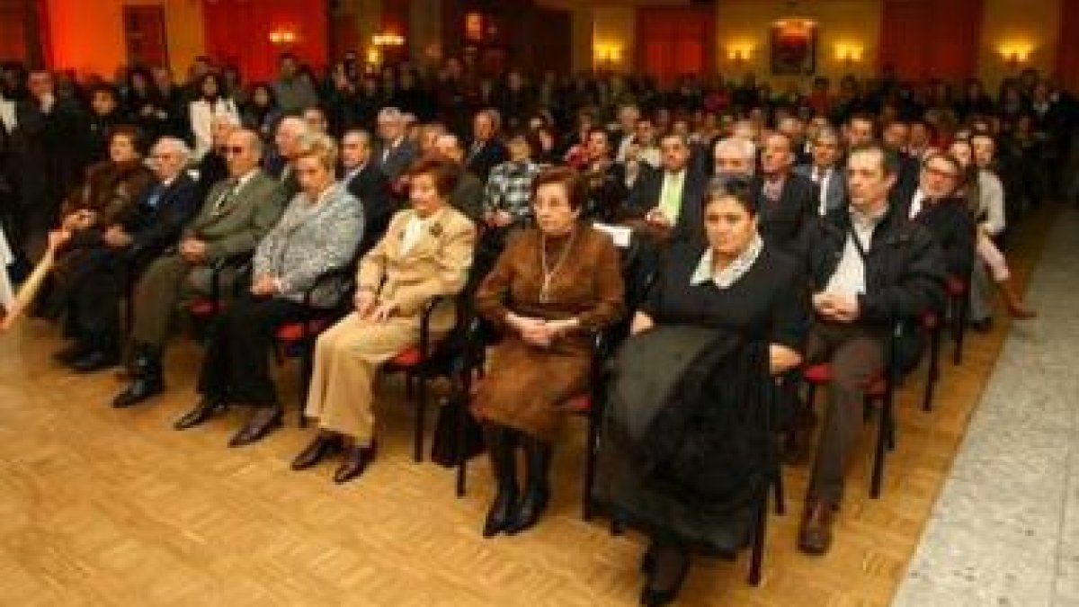 El acto de la entrega de las medallas de La Obrera a los 66 distinguidos estuvo muy concurrido