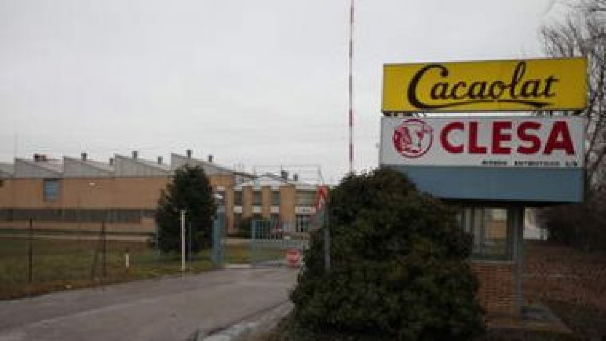 Exterior de la fábrica láctea de Clesa en la carretera de Zamora.