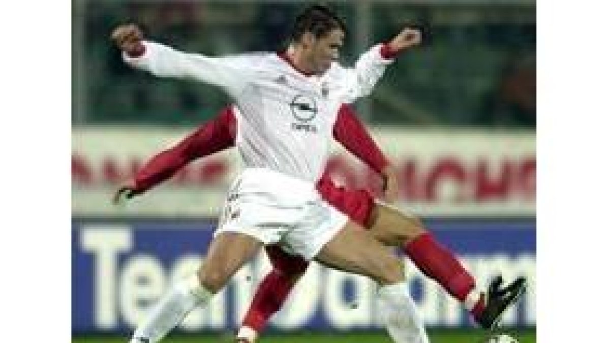 Fernando Redondo volvió a jugar con el Milan a los 33 años al recuperarse de su lesión en la rodilla