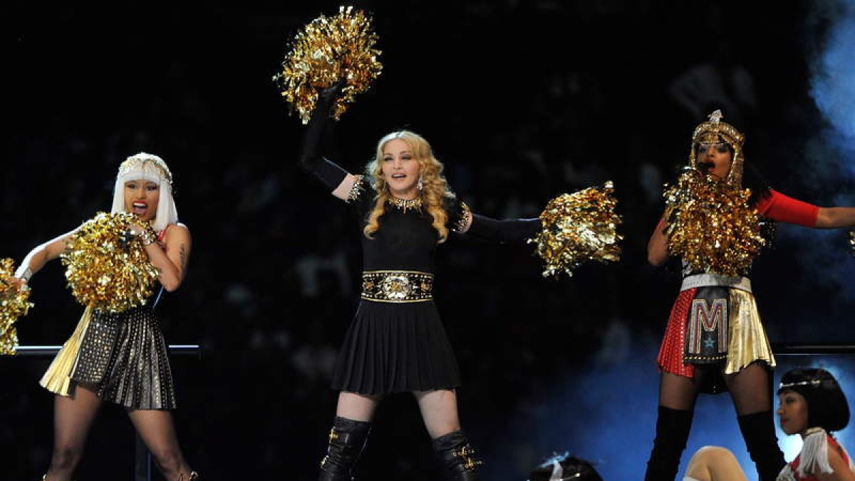 Madonna entre M.I.A. y Nicki Minaj, ayer en la Super Bowl.