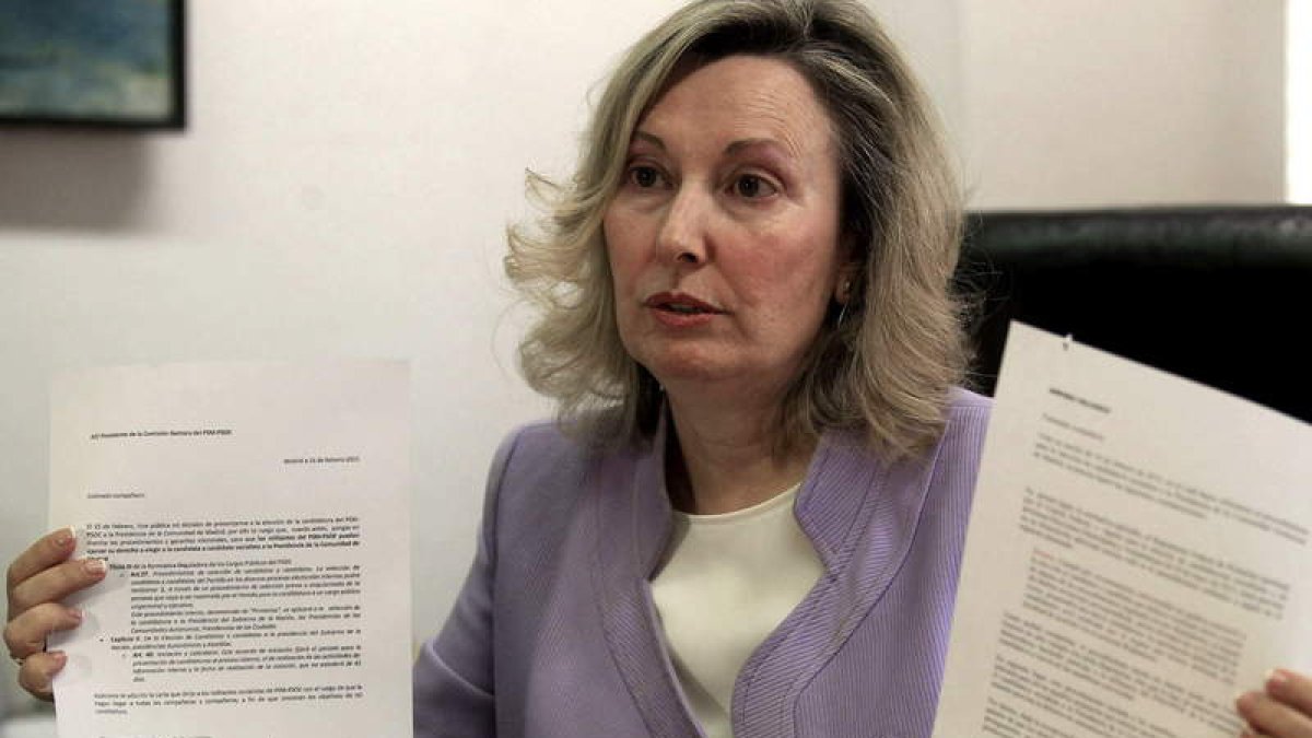 La política leonesa, Amparo Valcarce, ayer tras su renuncia