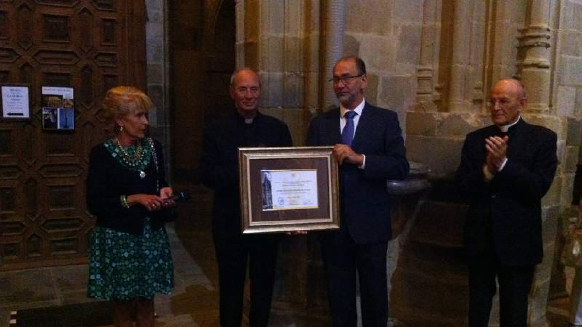 Elianés Fernández, Camilo Lorenzo y Teodoro Martínez, en la Catedral.