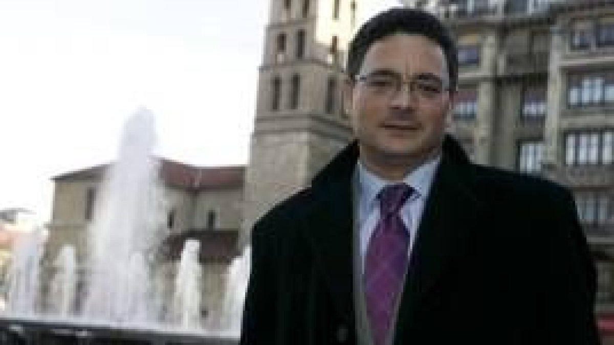 Carlos Serrano, en la plaza de Santo Domingo de la capital leonesa