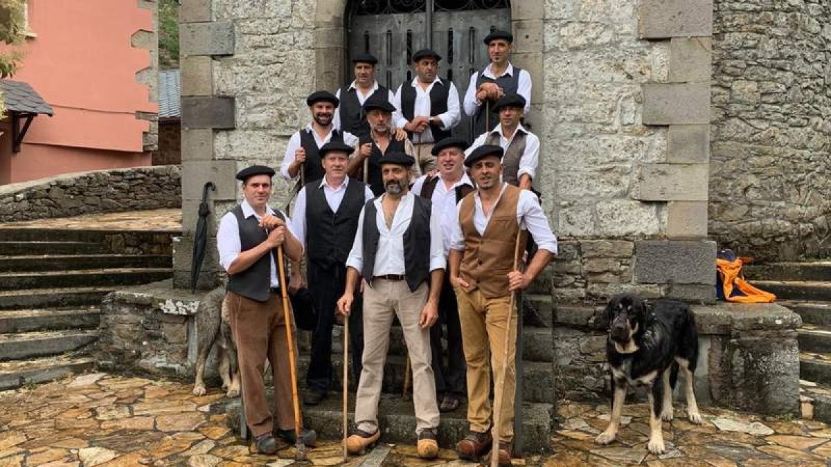 Miembros de la Asociación de Criadores de Laciana de Mastín Español (Aclame). DL