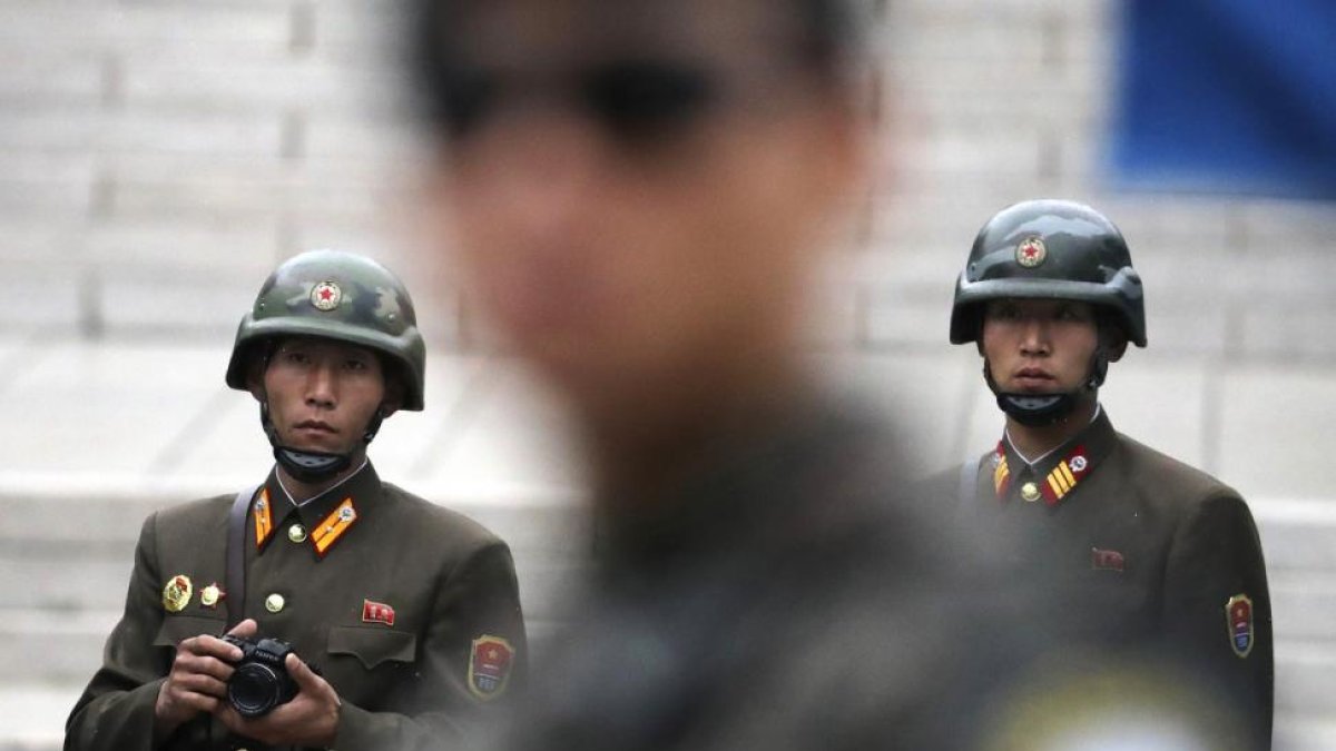 Soldados norcoreananos en la frontera con Corea del Sur.