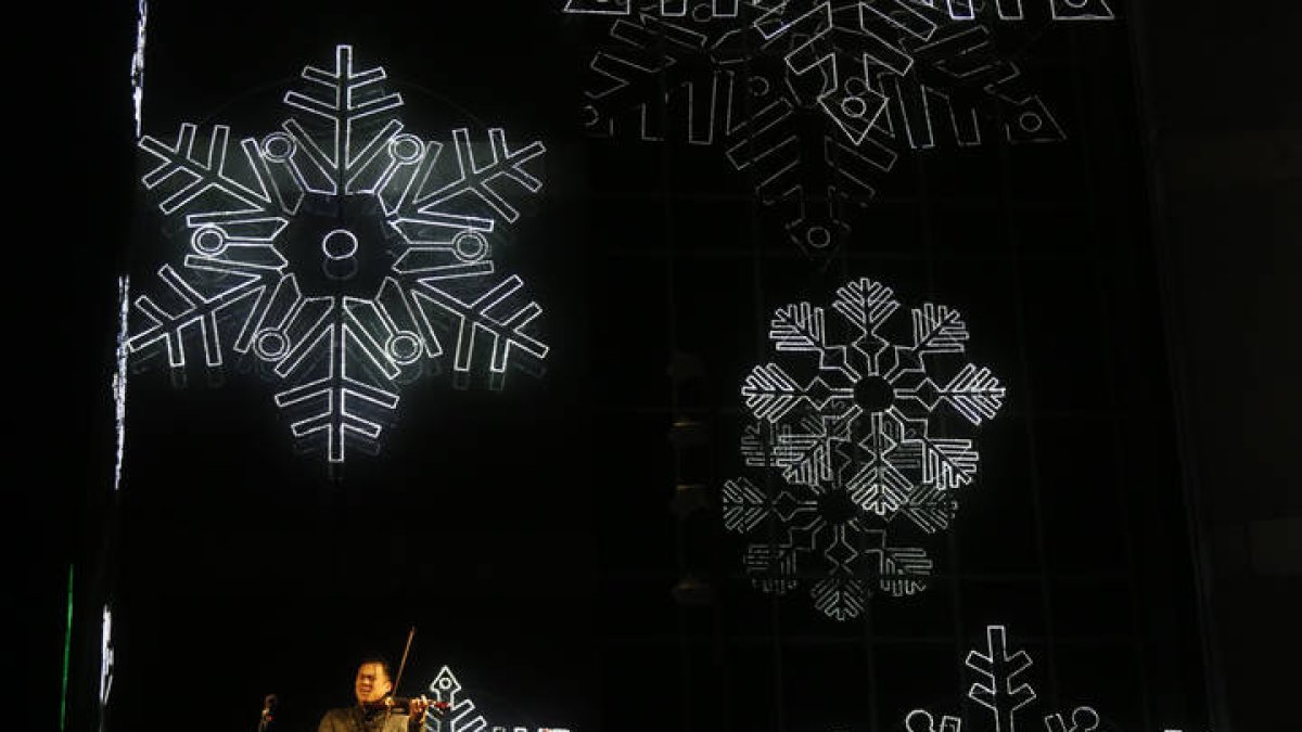 Encendido de las luces de Navidad de El Corte Inglés. FERNANDO OTERO