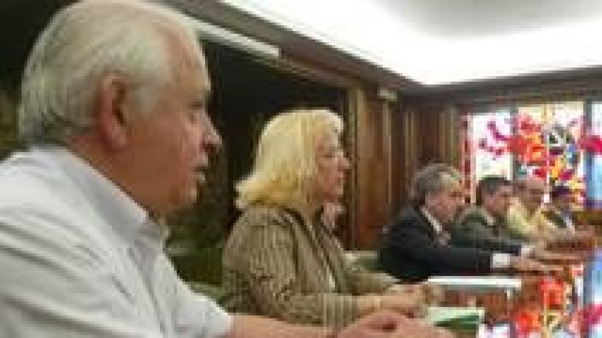 El alcalde y los concejales de Turismo y Comercio recibieron ayer a los hosteleros leoneses