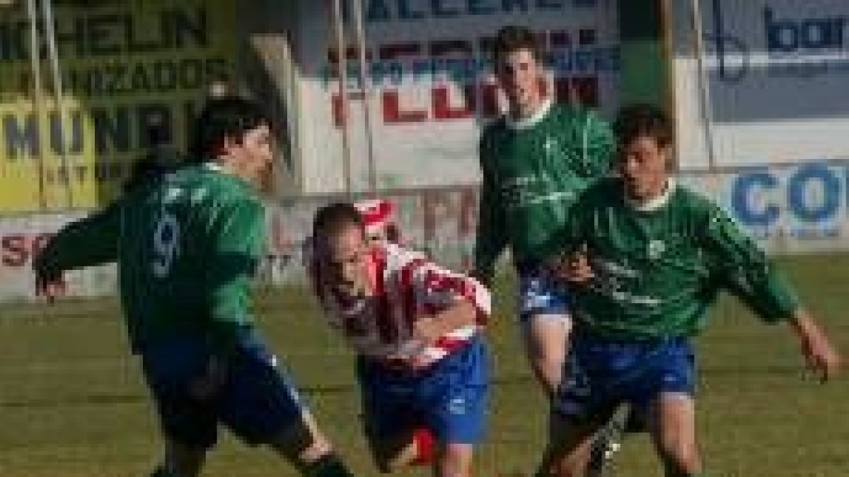 El Atlético Astorga y el Atlético Bembibre prefirieron un punto a arriesgar por conseguir los tres