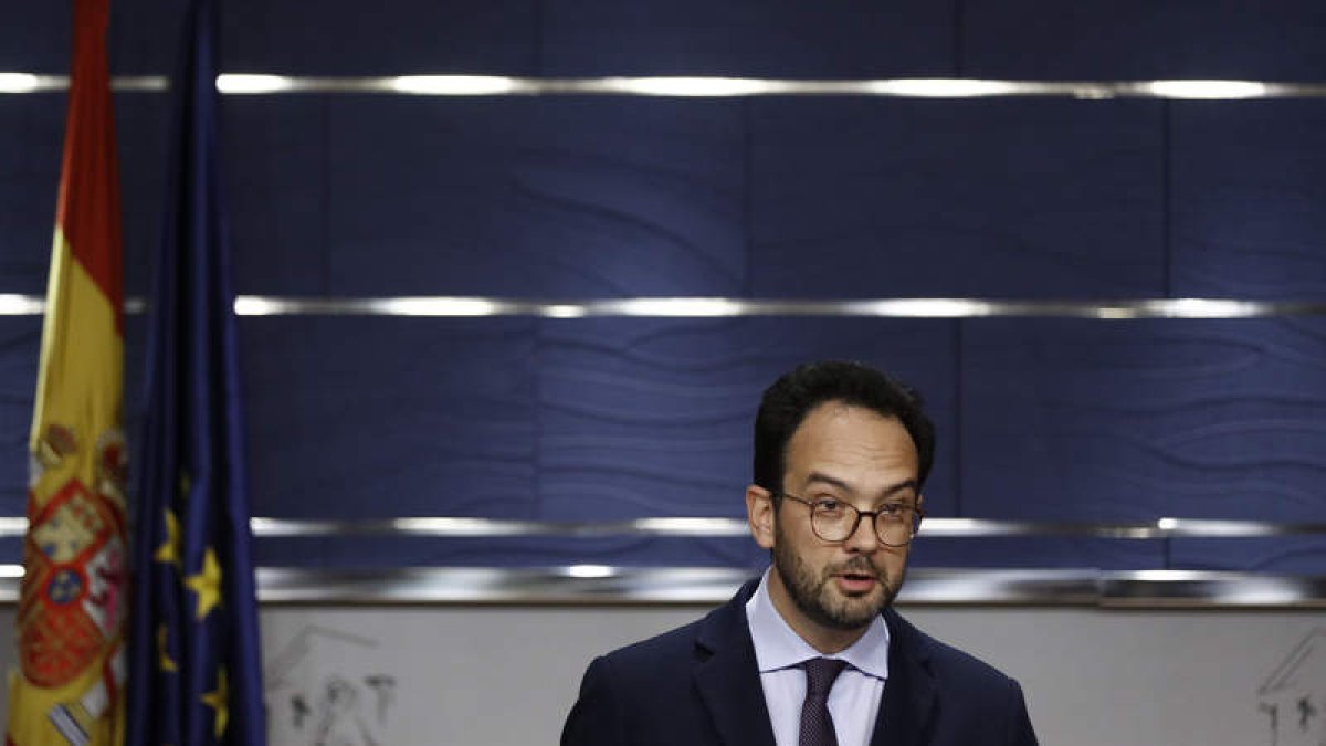 El portavoz del grupo socialista en el Congreso de los Diputados, Antonio Hernando. EMILIO NARANJO