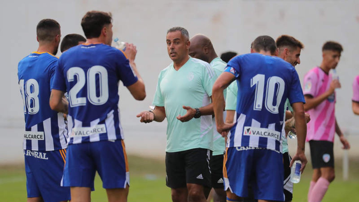 Primer partido de José Gomes como técnico de la Deportiva. LDLM