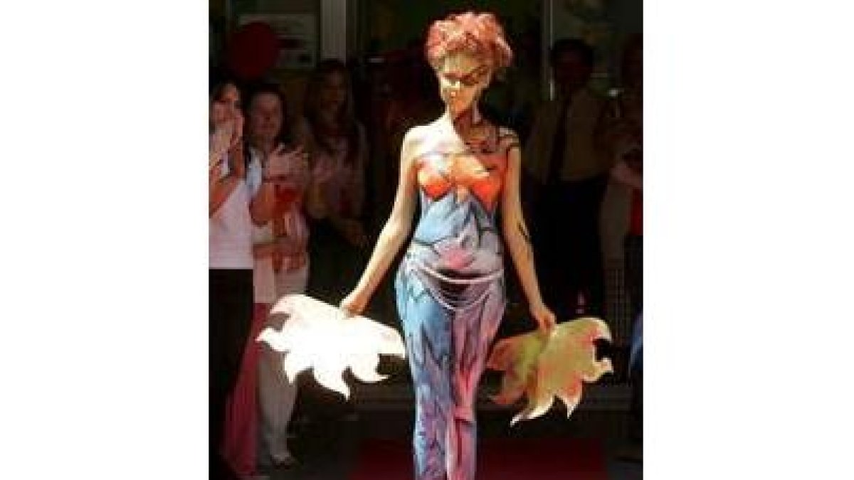 Una de las participantes en el concurso de maquillaje corporal