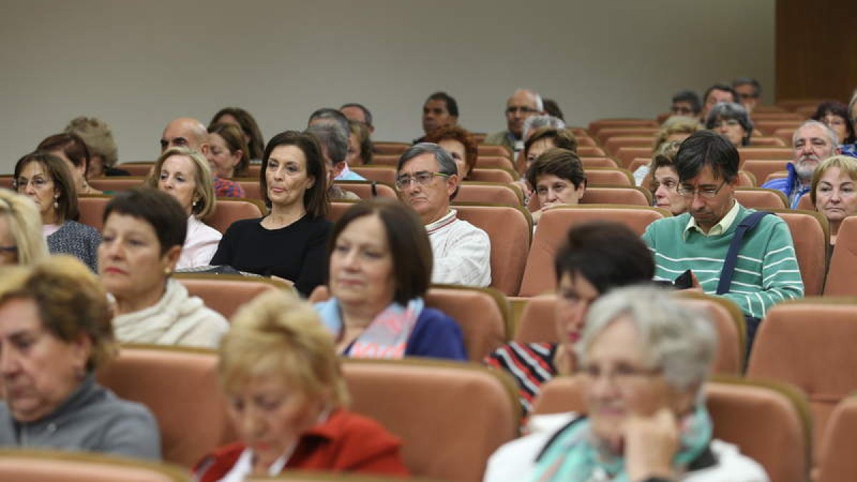 El campus acogió ayer la inauguración del Programa de la Experiencia, que cuenta este año con 186 alumnos. L. DE LA MATA