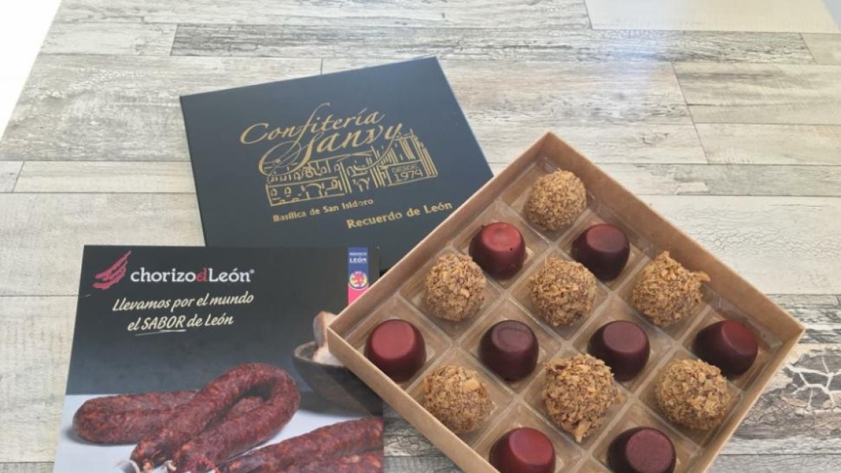 Los chocorizos están recubiertos de un colorante de cobre en polvo que recuerda al color del chorizo de León