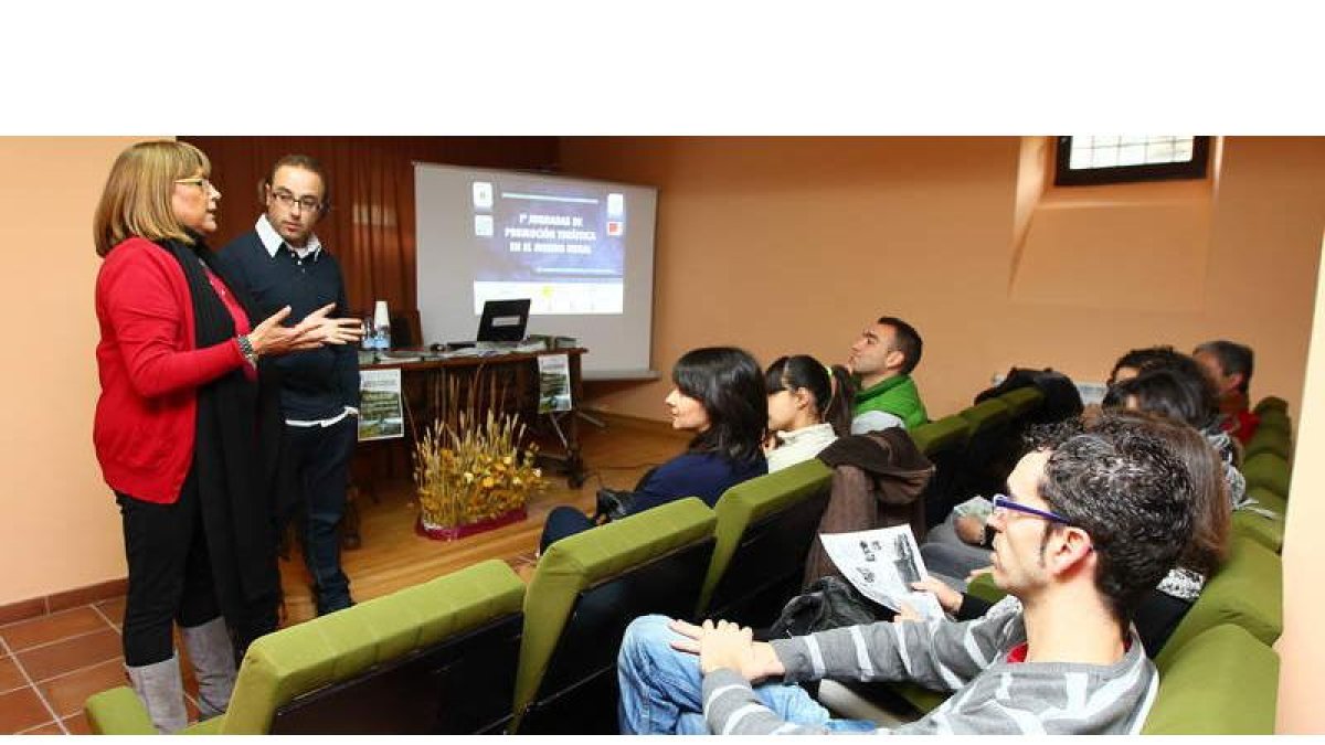 Una parte de los participantes en las primeras jornadas de promoción turística de las comarcas de Omaña y Luna.