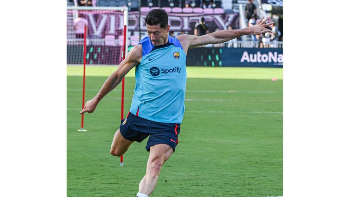 El delantero del FC Barcelona, el polaco Robert Lewandowski, se estrenará con el FC Barcelona. VIERA