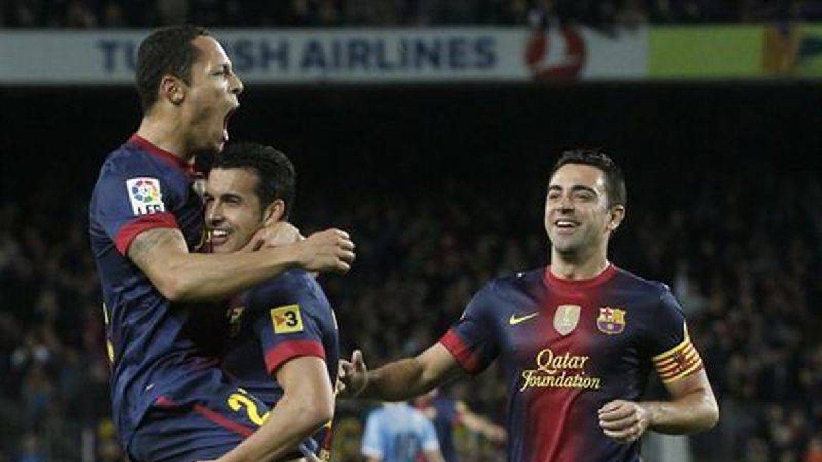 Adriano festeja el primer gol del Barcelona.