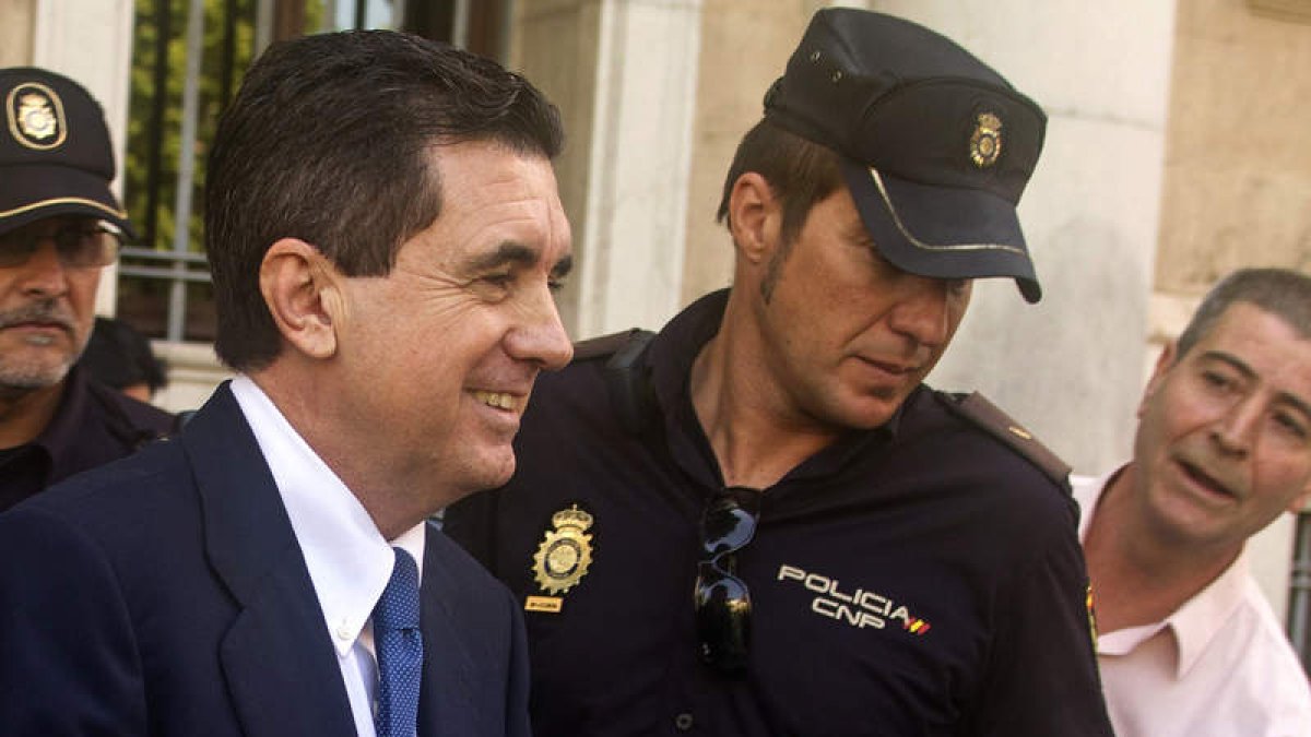 El ex presidente del Gobierno balear Jaume Matas, en el momento de abandonar los juzgados.