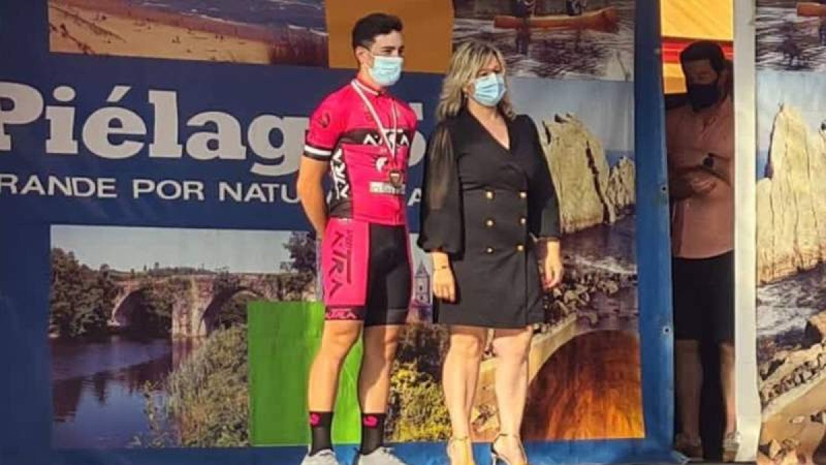 Un corredor del Previley Coforma Atra Sport LPS Bembibre. DL
