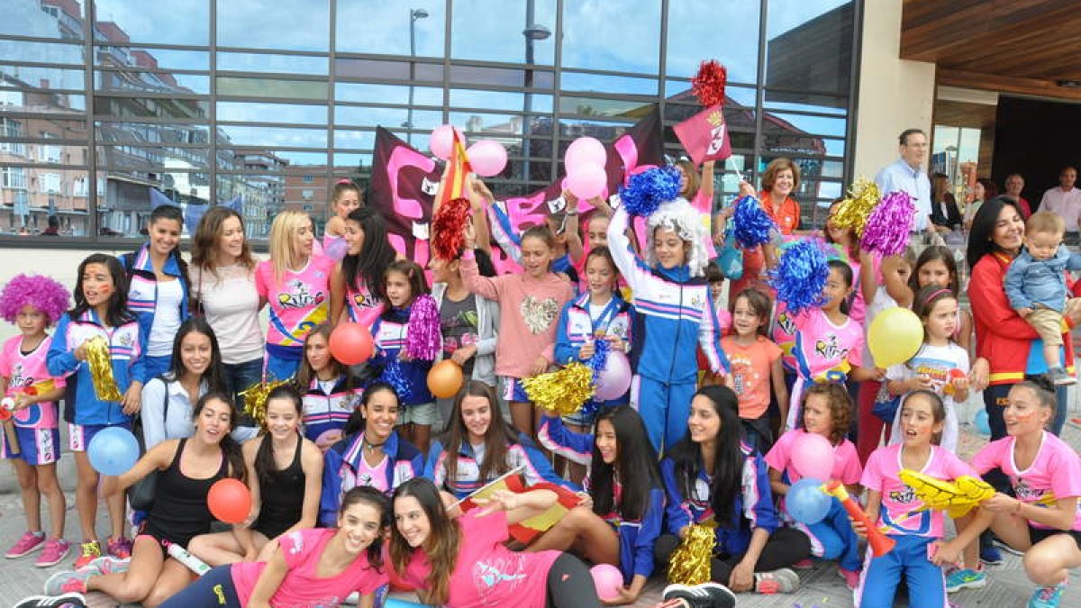 Sus compañeras del Club Ritmo recibieron a Carolina Rodríguez y a Sara Llana como estrellas.