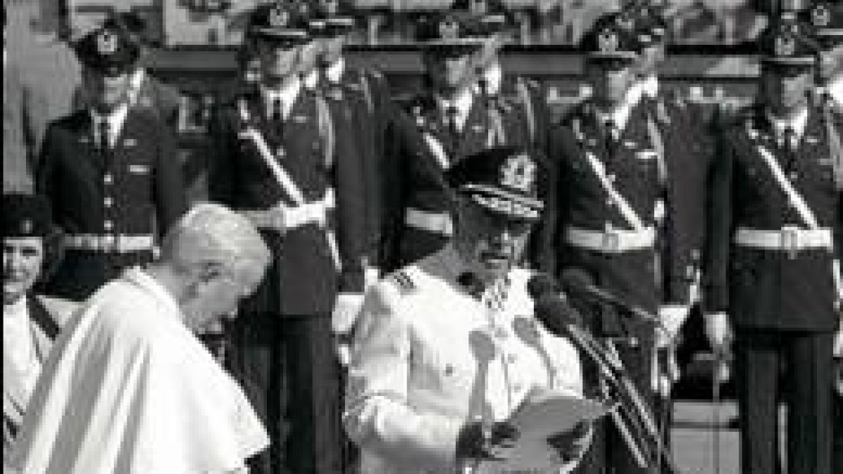 El Papa conversa con Castro en su visita a Cuba