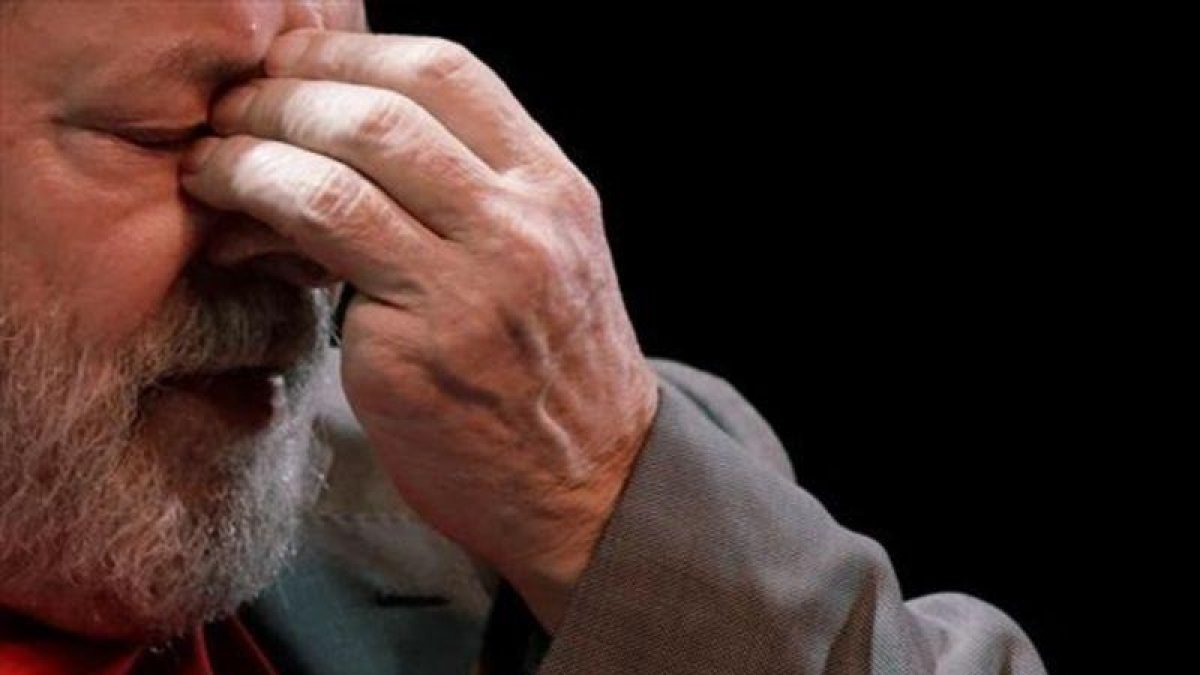 Lula purga desde abril en Curitiba (sur) una pena de 12 años y un mes de cárcel por corrupción y lavado de dinero.