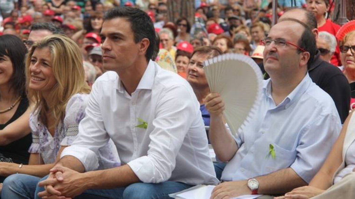 Pedro Sánchez y Miquel Iceta, en la Festa de la Rosa celebrada este domingo en Gavà.