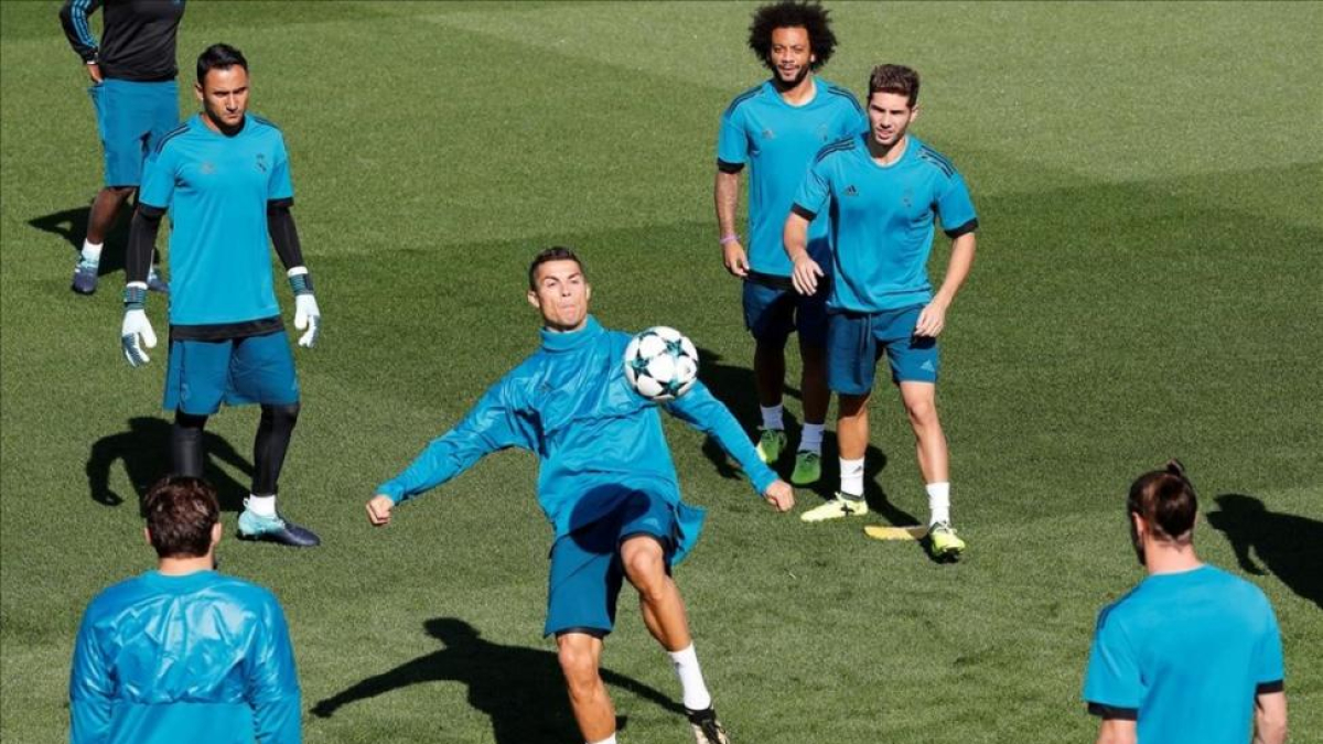 Cristiano Ronaldo, durante el entrenamiento de este martes en Valdebebas.