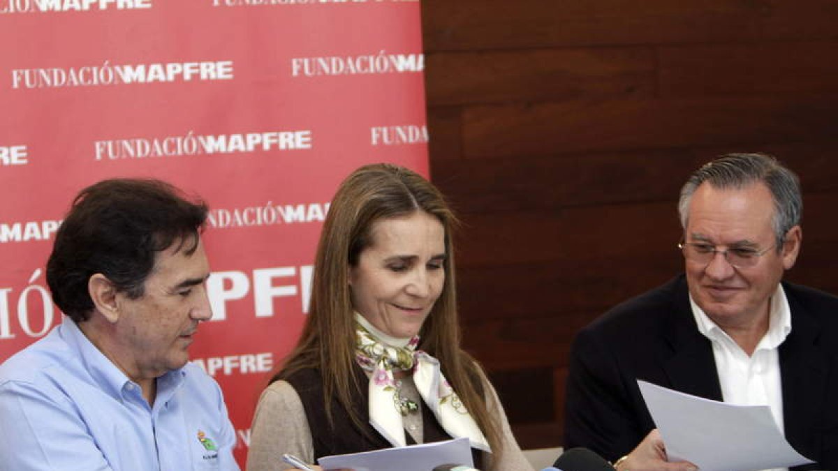 La infanta Elena, en una reunión en Sangenjo.