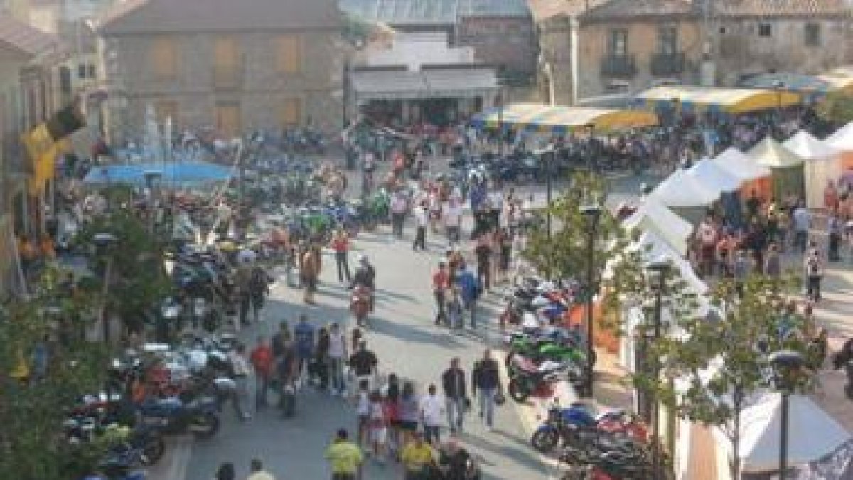 Las motos inundaron de ruido y colorido el centro urbano de la localidad roblana.