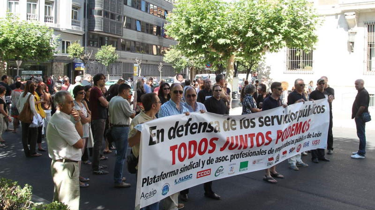 Movilizaciones en frente de la Subdelagación de Gobierno.