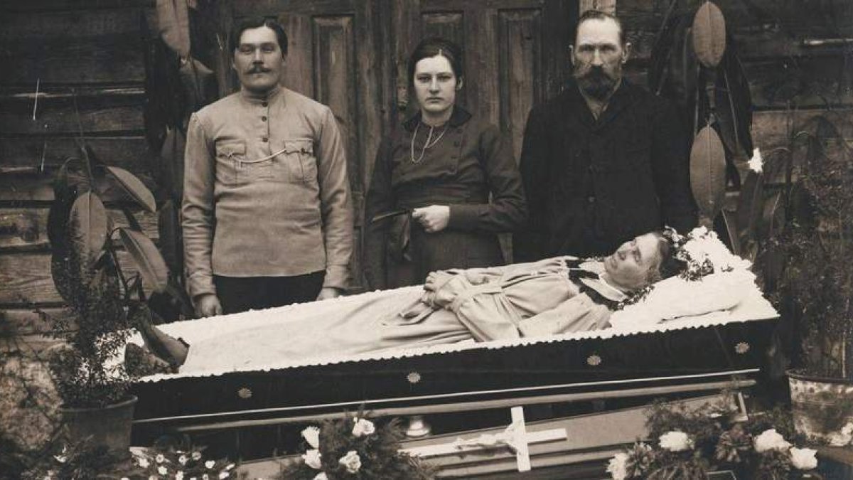 imagen del libro post mortem de carlos areces