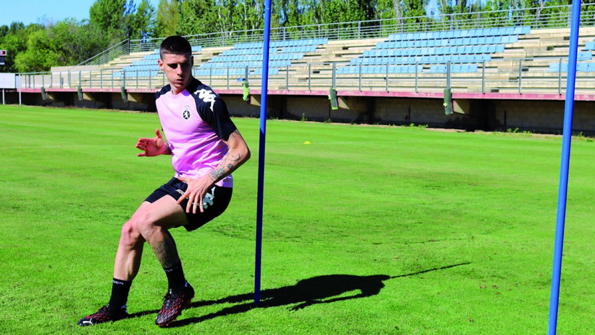 Los jugadores culturalistas continúan con los entrenamientos programados esta primera semana por David Cabello. CULTURAL LEONESA